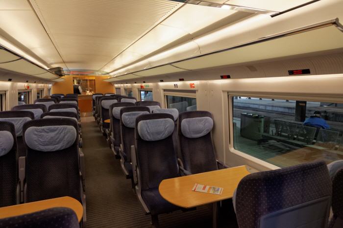 ICE-T : Gro&szlig;raum in der 2. Klasse mit Bistro