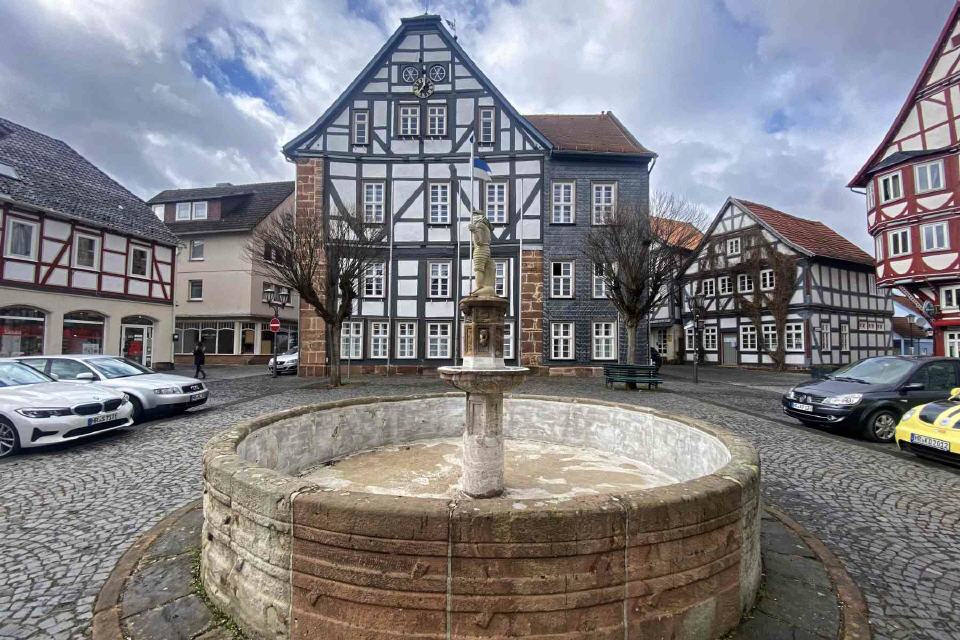 Treysa Marktplatz Johannisbrunnen