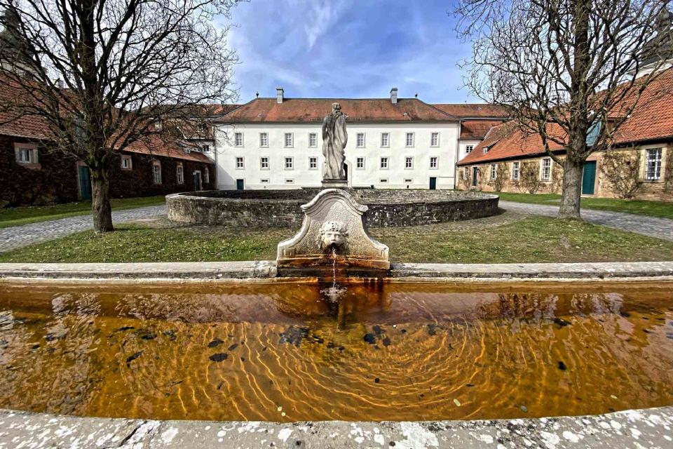 Eichenzell Schloss Fasanerie Lanzentr&auml;ger