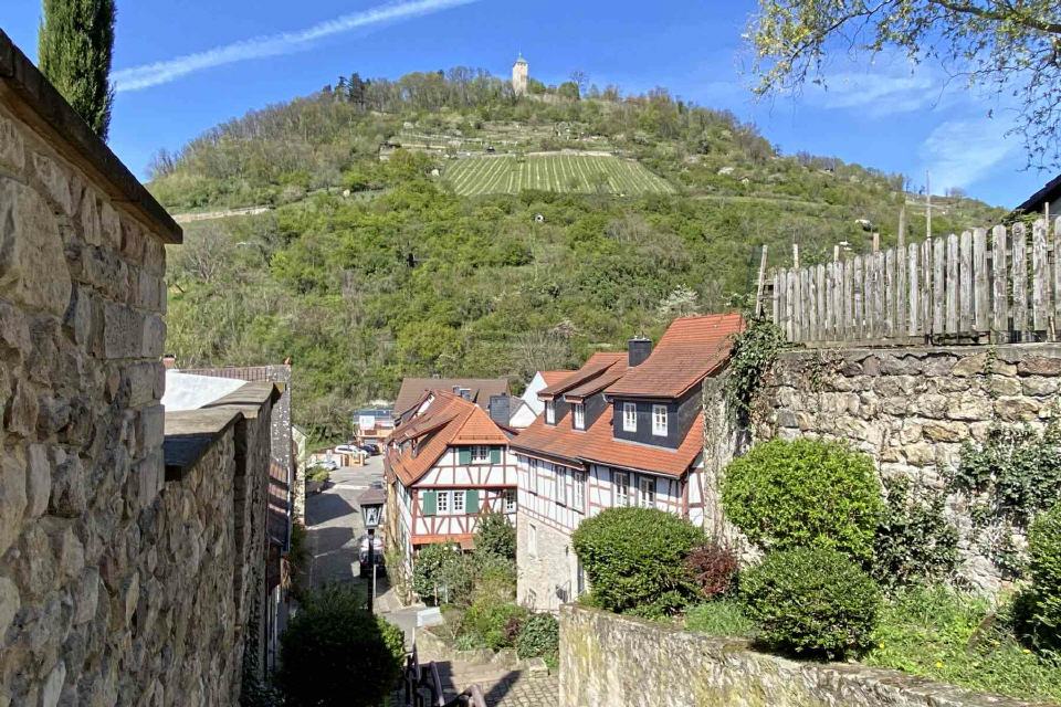 Heppenheim an der Bergstraße Blick zur Starkenburg