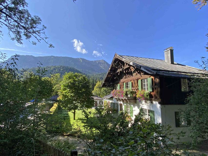 01 N&auml;he Bushaltestelle Linderhof